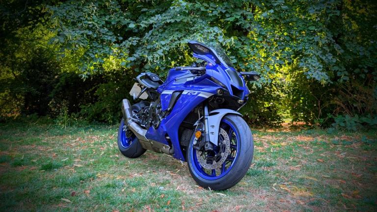 2020 Yamaha YZF R1 SUPERSPORTS MOTORCYCLE YZF1000 1 OWNER 6K MILES FSH STUNNING