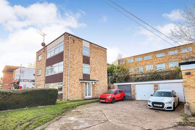2 Bedroom Ground Floor Flat for Rent 