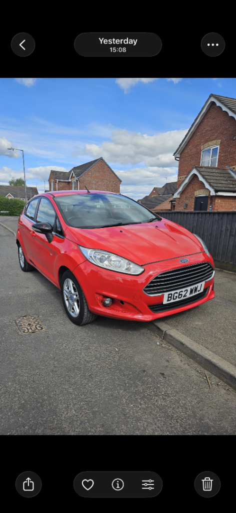 * £995 * 2012 FORD FIESTA 1.25 ZETEC PETROL 5 DOOR HATCHBACK * £35 ROAD TAX * MOT UNTIL JANUARY *