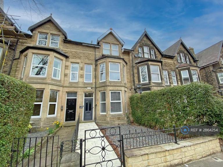 10 bedroom house in Dragon Parade, Harrogate, HG1 (10 bed) (#2864254)