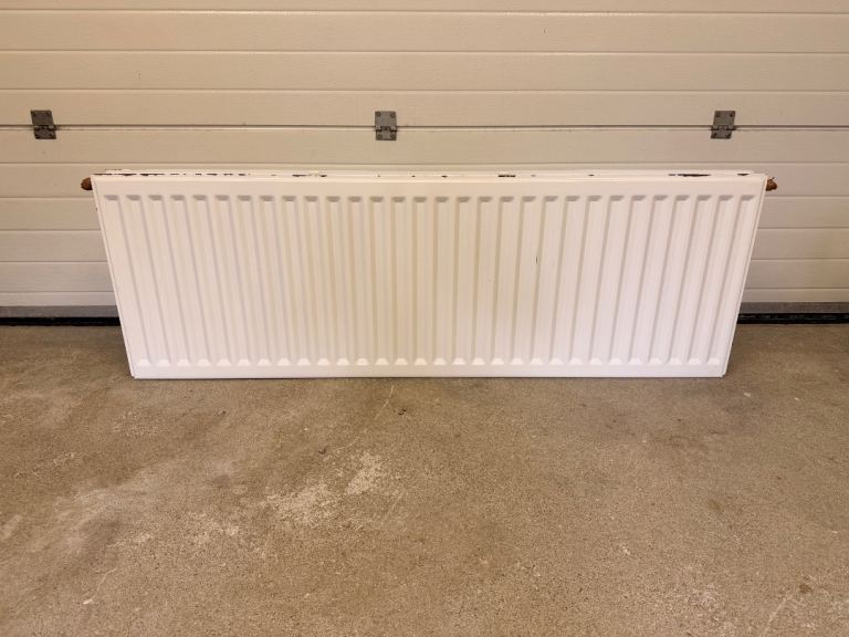 White Central Heating Radiator – Good Condition