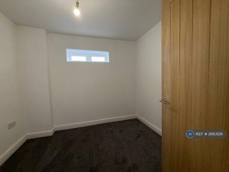 4 bedroom flat in Little Bedford Street, North Shields, NE29 (4 bed) (#2663129)