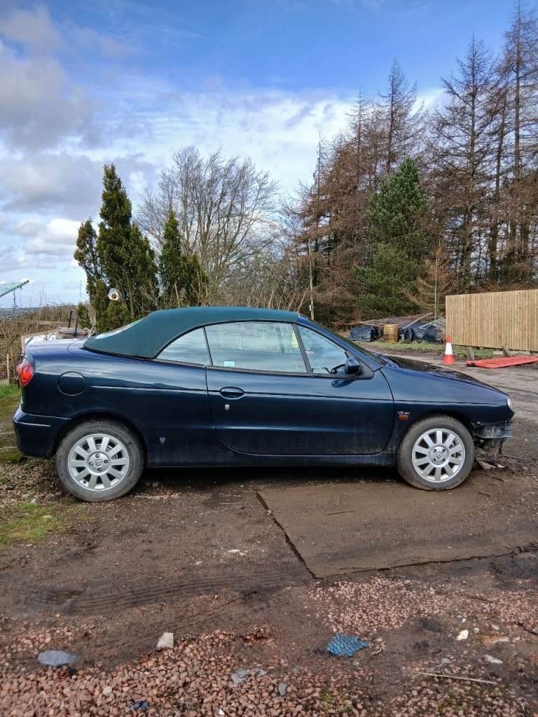 Accident damaged renault migane convertible 