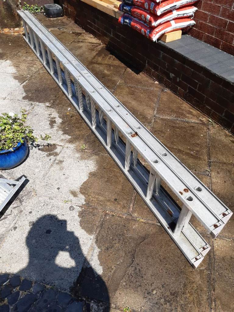 Aluminium Extension Ladder – Good Condition