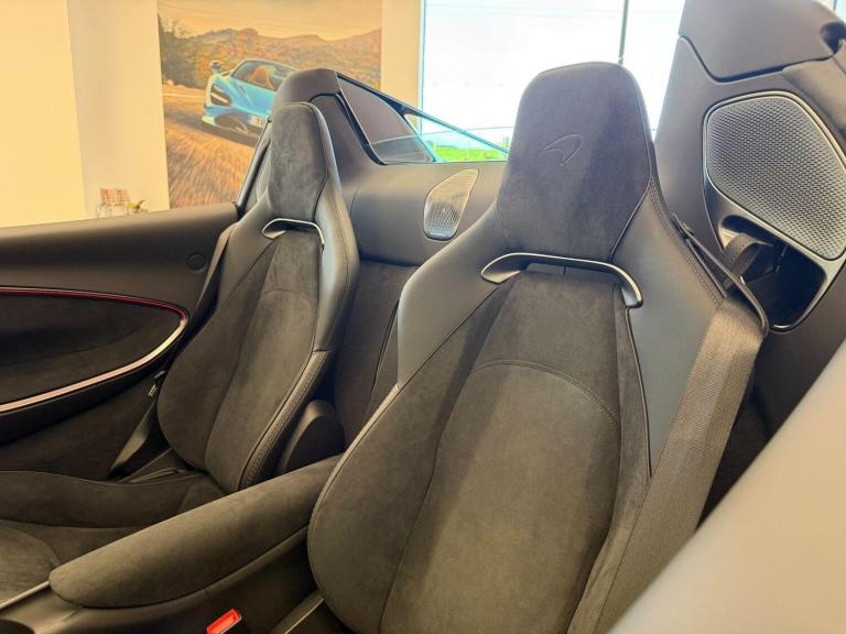 McLaren Artura 3.0T V6 7.4kWh Performance Spider 2dr Petrol Plug-in Hybrid SSG Euro 6 (s/s Petro...