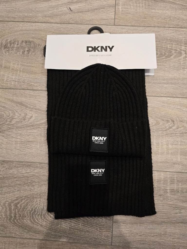 DKNY Scarf set 