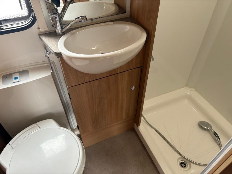 BAILEY PEGASUS GT70 GENOA - 2 BERTH CARAVAN WITH END WASHROOM AND MOTORMOVER