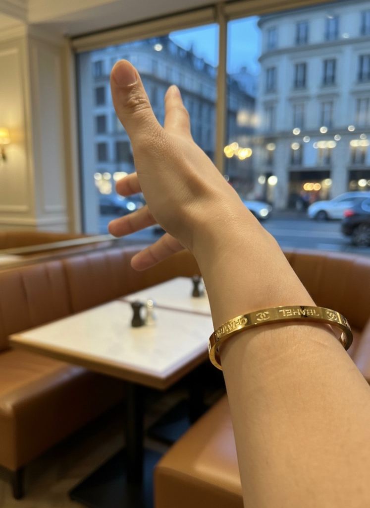 18 ct gold plated hand bracelet ChANEL