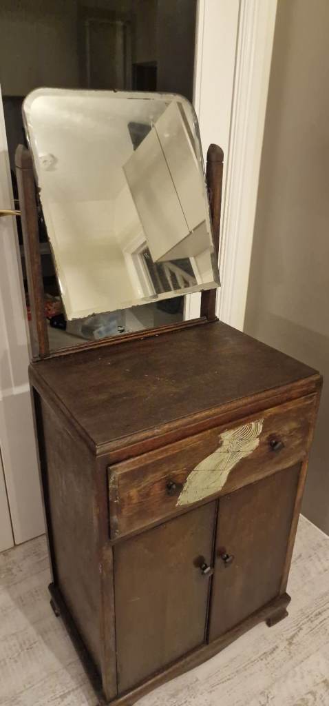 Vintage mirror dresser