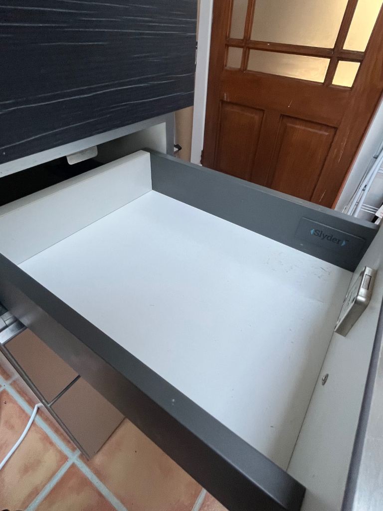 REM Florence Manicure Table 