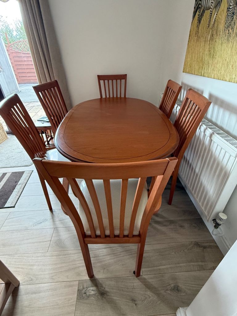 The Morris Furniture Company Dining Table and 6 Chairs – Good Condition