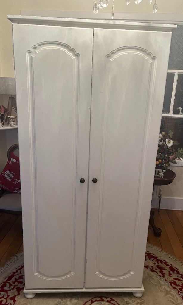 Solid wardrobe FREE 
