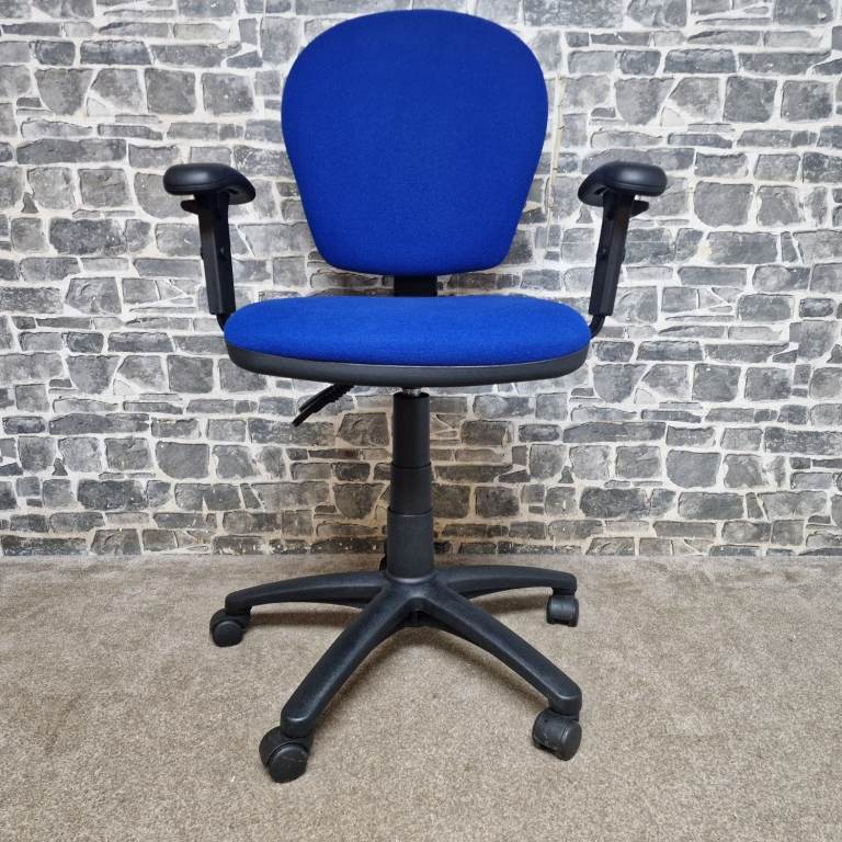 4x Blue Fabric Adjustable Office Chairs – Swivel Desk Chairs with Armrests, £15 each