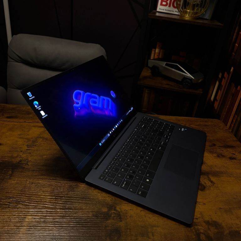 LG Gram 15Z90RT SuperSlim Laptop Like new condition - hardly used Weighs under 1kg Intel core i7