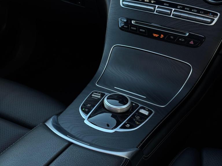 2019 Mercedes-Benz GLC 2.0 GLC250 AMG Line (Premium) SUV 5dr Petrol G-Tronic+ 4MATIC Euro 6 (s/s)...