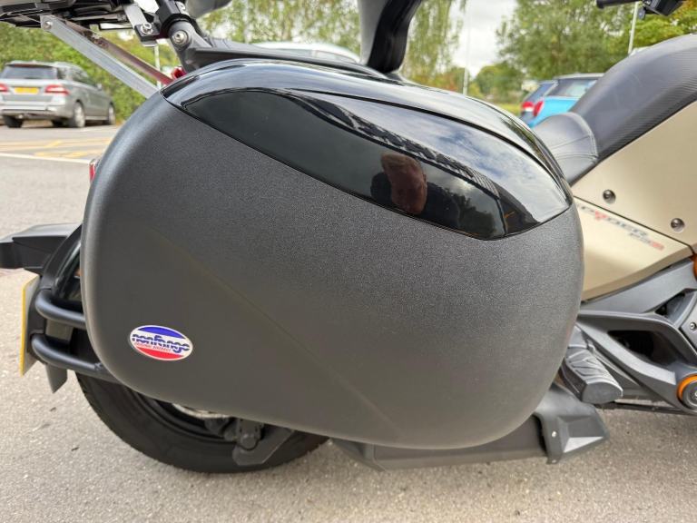 2019 CAN-AM SPYDER F3 S 1330 cc 6 speed semiautomatic trike in liquid titanium