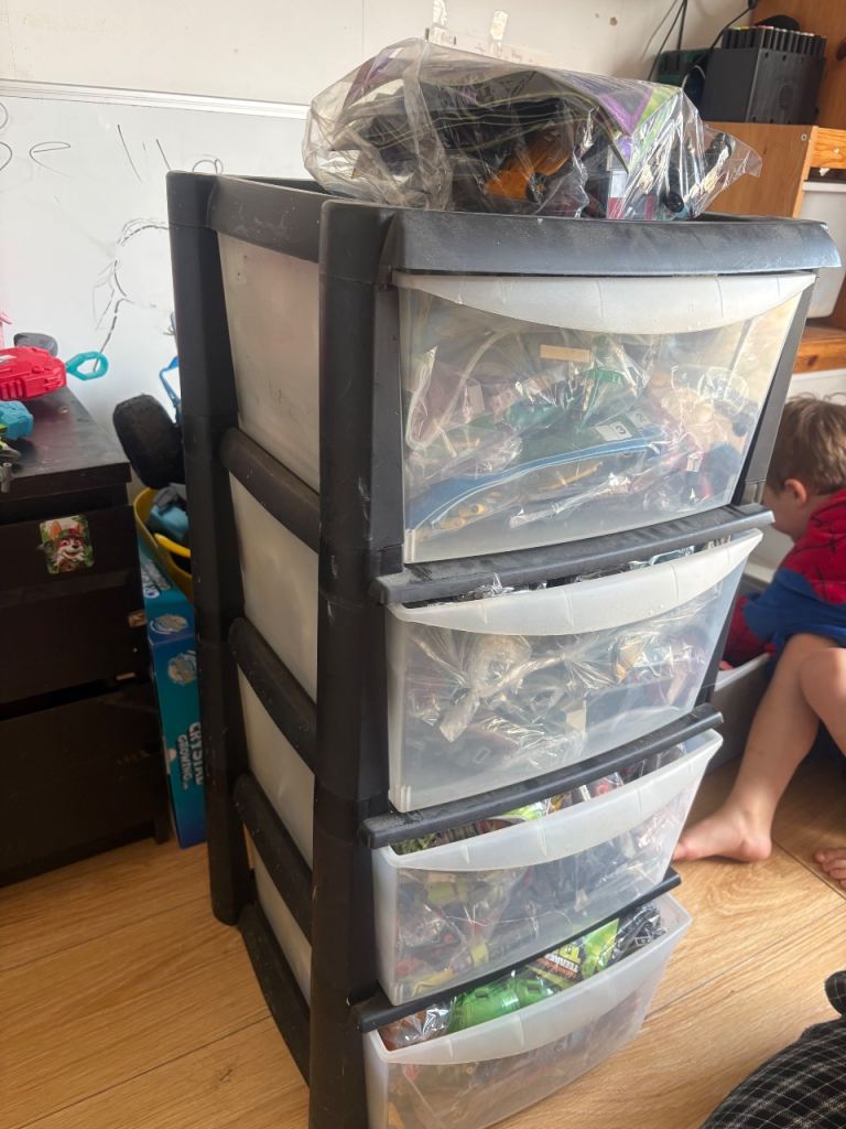 Large bundle of Lego sets 
