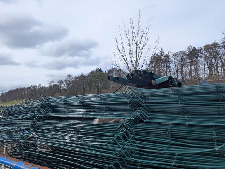 V3 security fencing