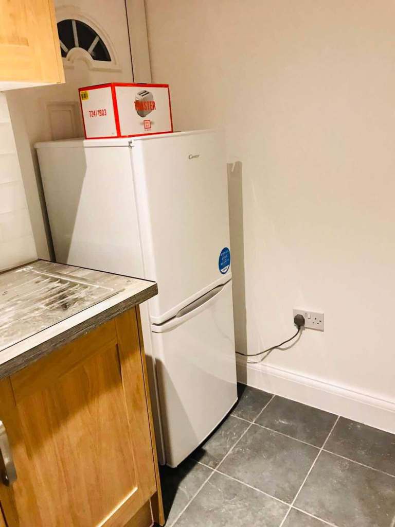 Spacious & Cosy ensuite room for Rent UB5 6FL