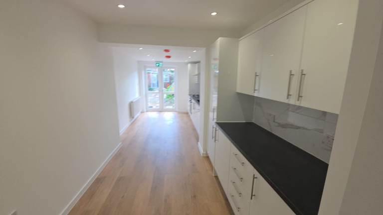 Newly Refurbished 5-Bedroom House – Park Lane, UB4 8A. Open Viewing Today 