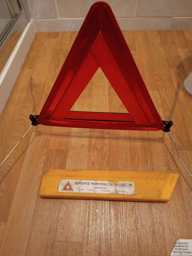 Free standing warning triangle 