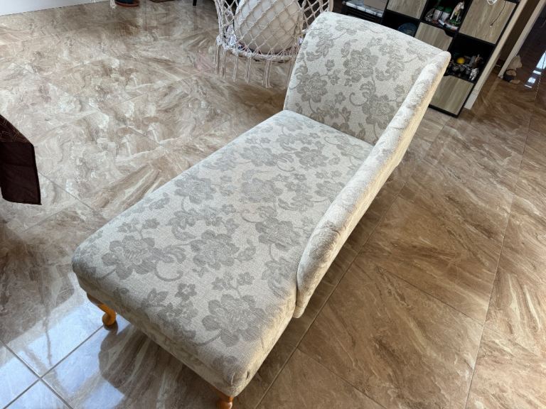 Beige Fabric Chaise Lounge – Good Condition with Floral Pattern