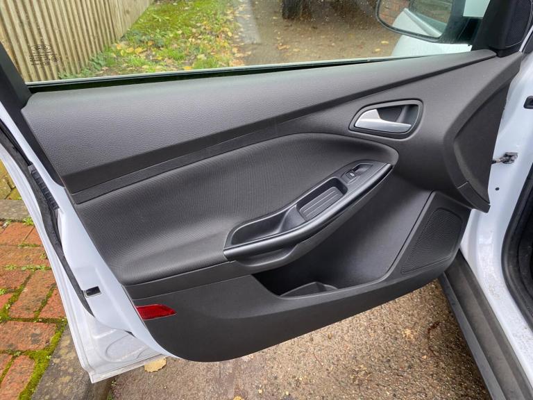 2014 Ford Focus 1.0 EcoBoost Zetec Navigator 5dr HATCHBACK PETROL Manual