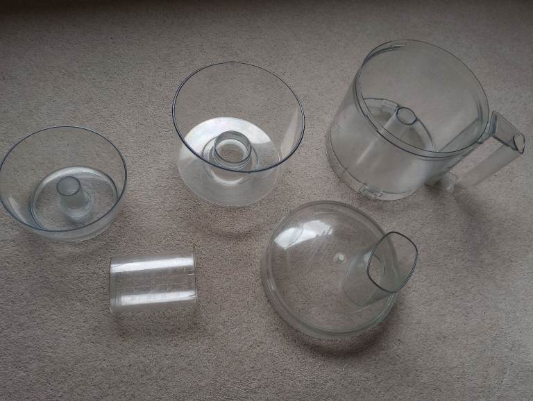 Magimix 5100 and loads of accessories, working well but lid has cracks