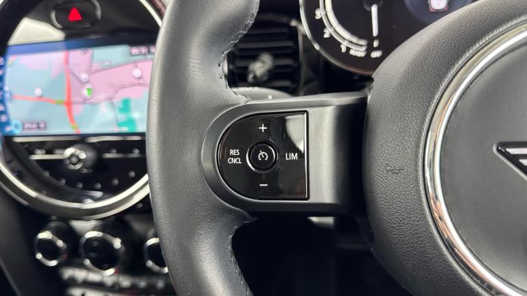 2021 MINI Hatch 1.5 Cooper Classic 5dr Auto [Comfort/Nav Pack] Petrol Hatchback Hatchback Petrol ...