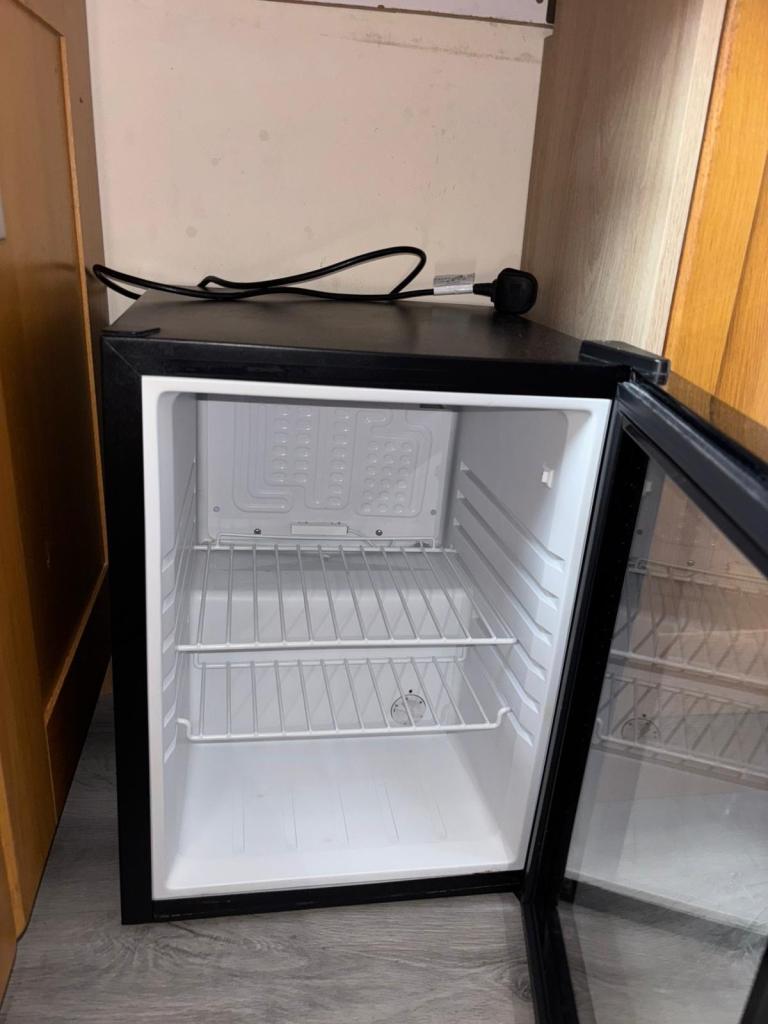 Beverage Fridge – Excellent Condition