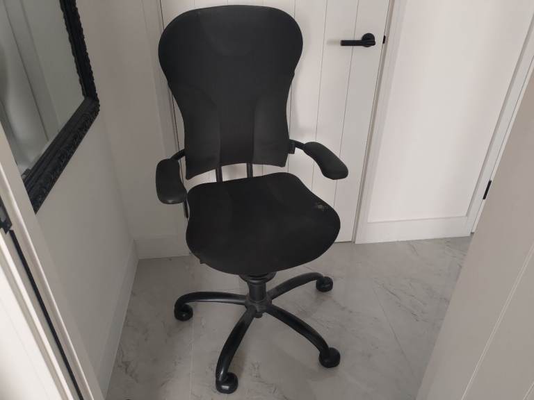 SpinaliS Spider Office Chair on wheels and adjustable height