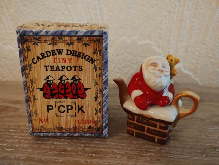 Cardew Father Christmas tiny teapot