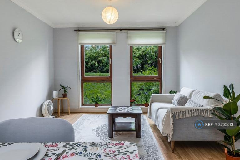 2 bedroom flat in Edinburgh, Edinburgh, EH8 (2 bed) (#2783813)