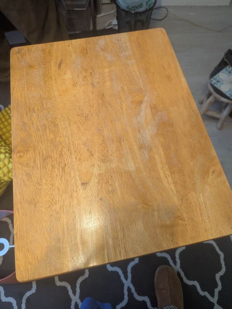 Small foldable table 
