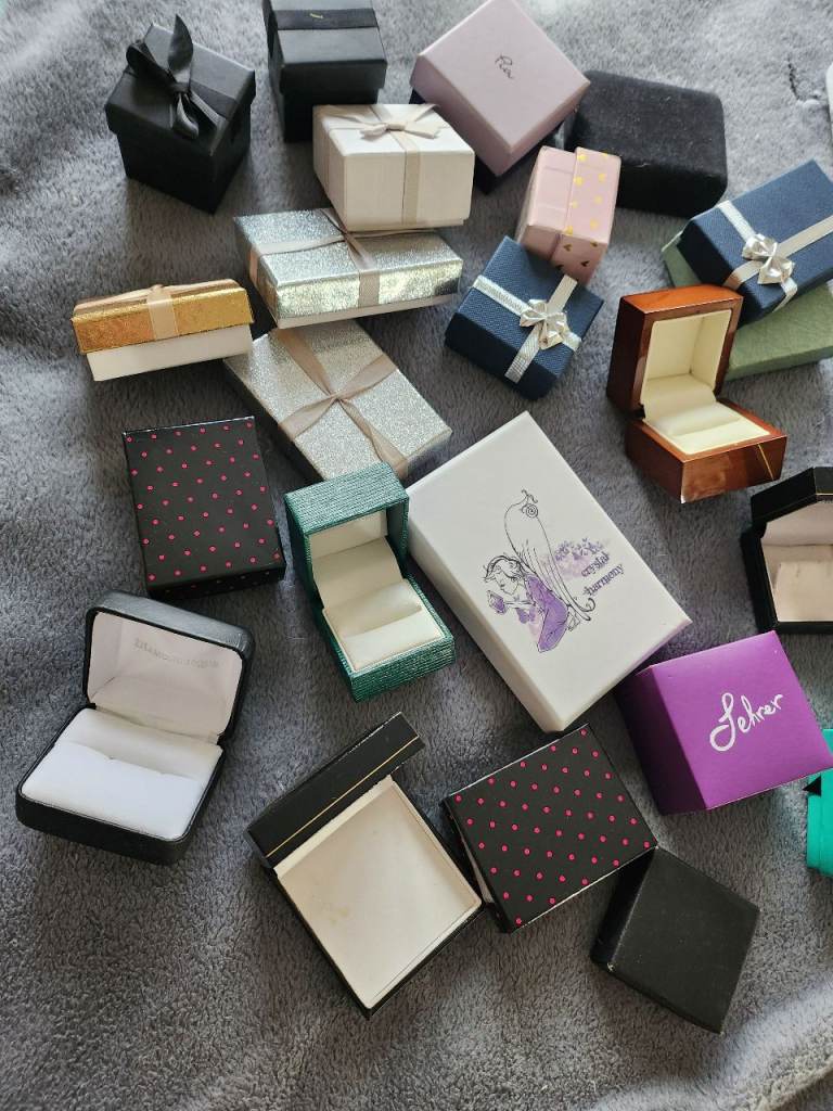 Quantity of gift and jewellery