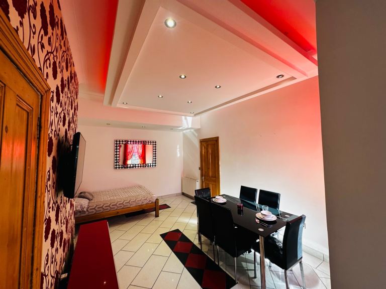 3 DOUBLE BEDROOM GROUND FLOOR MAIN DOOR ENTRANCE VICTORIAN PROPERTY