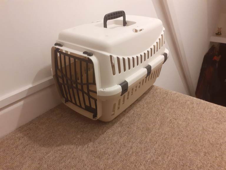 Pet carrier 