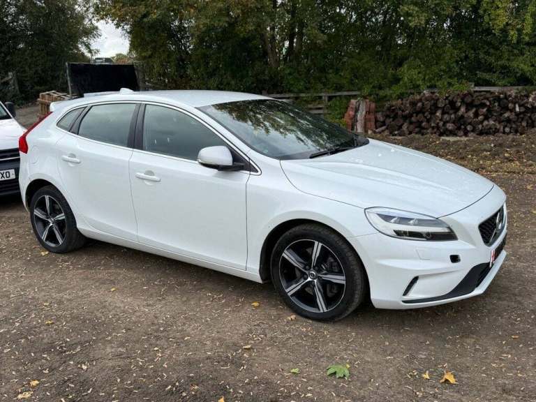 2016 Volvo V40 D3 [4 Cyl 150] R DESIGN 5dr HATCHBACK DIESEL Manual