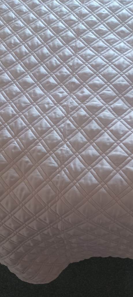 Pink Diamond Quilted Bed Throw/Blanket – very Good Condition
