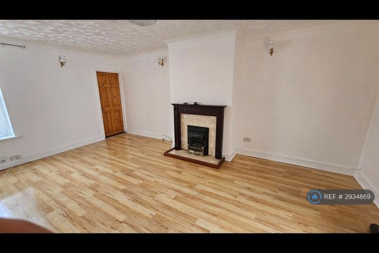 2 bedroom house in Samuel Road, Portsmouth, PO1 (2 bed) (#2934869)