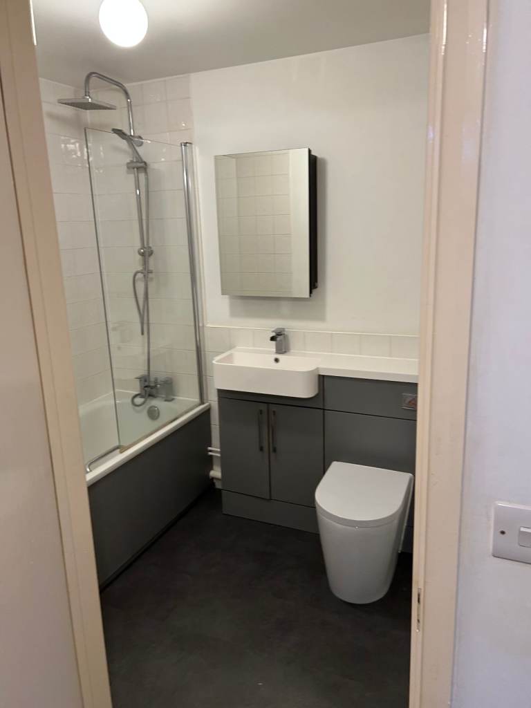 Large 1 Bed Flat in Richmond with Parking