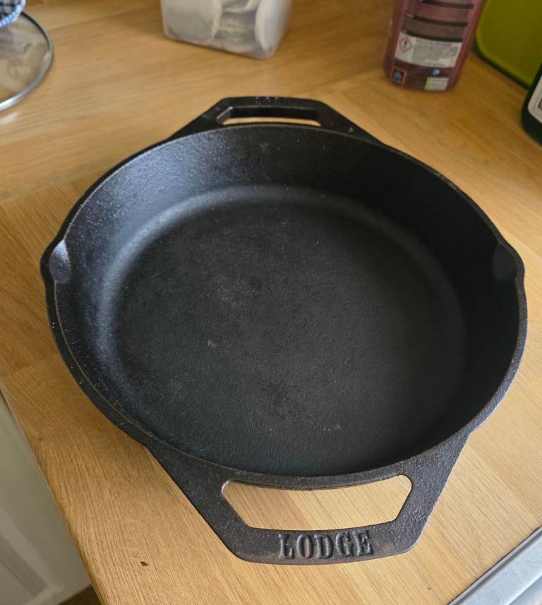 Lodge 24cm cast iron skillet