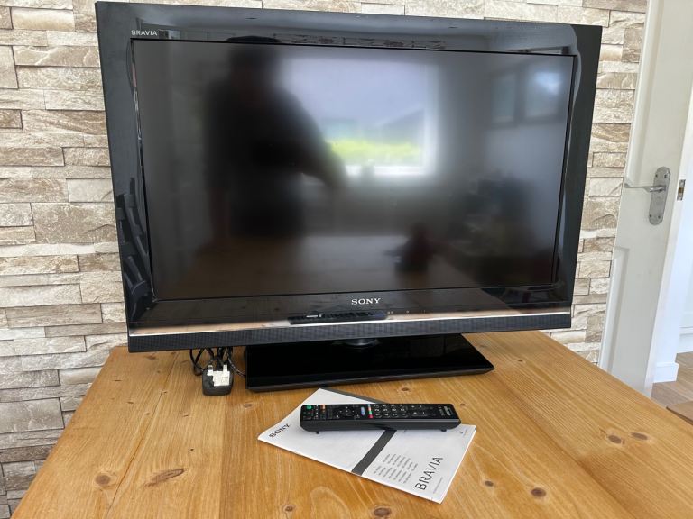 image for 32 inch Sony TV - Ideal for kids room