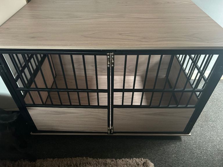 Paw hut dog crate 