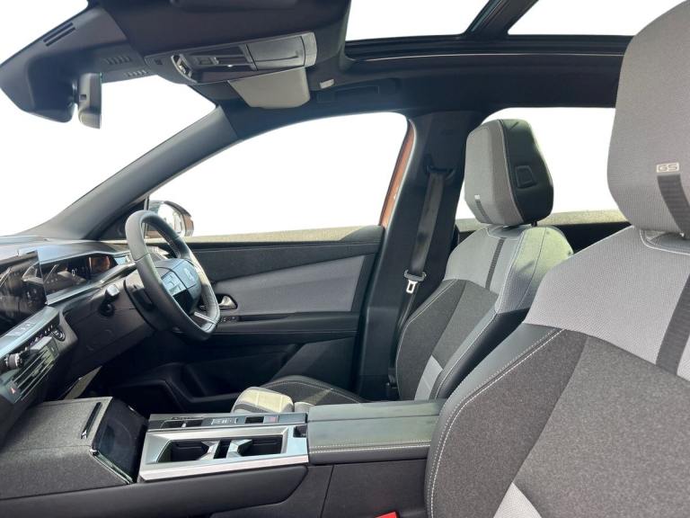  Vauxhall Grandland Electric 73kwh Ultimate Suv 5dr Electric Auto 213 Ps