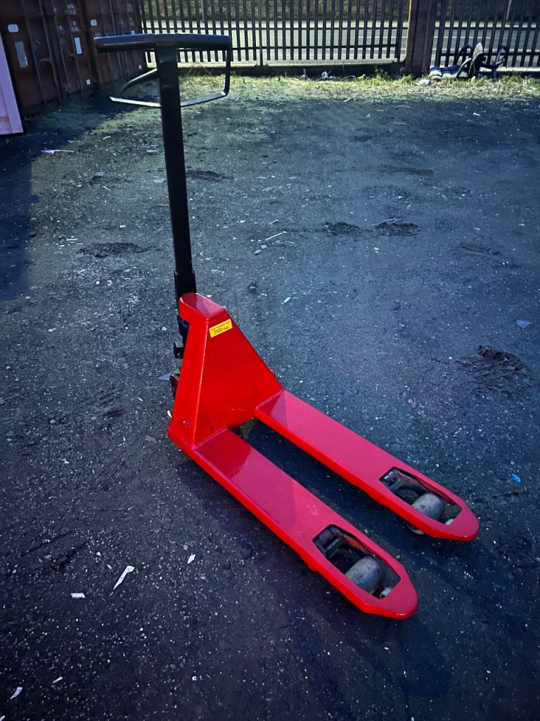 Smaller pallet truck - reconditioned - 800mm x 420mm
