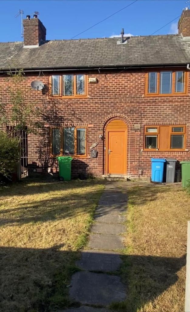 For rent 3 bedroom house in Blackley for £1250
