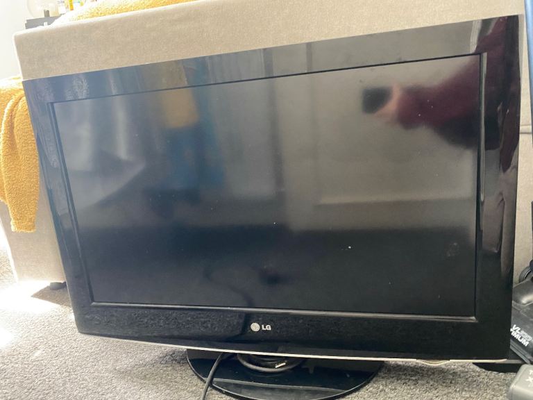 LG 32LH3000 32" LCD TV (March 2009)–Fully Working–Original LG Remote–3 HDMI