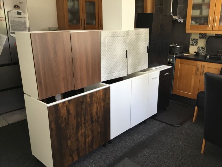 Kitchen Cabinets/Units – Mixed Colours, Good Condition
