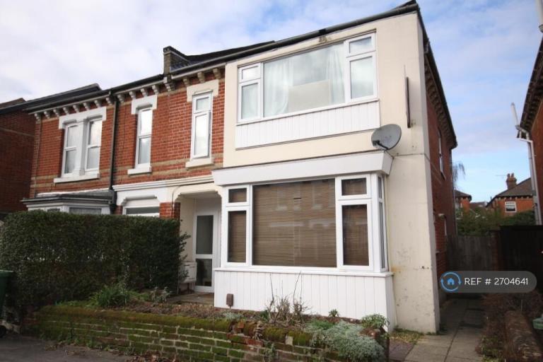 8 bedroom house in Heatherdeane Road, Highfield, SO17 (8 bed) (#2704641)